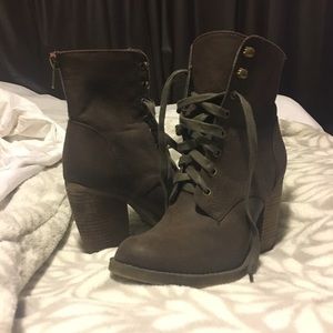 Rebel’s Highheel lace up boots